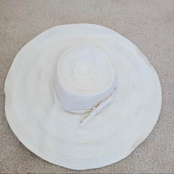 White Straw Beach Hat - Picture 2 of 5
